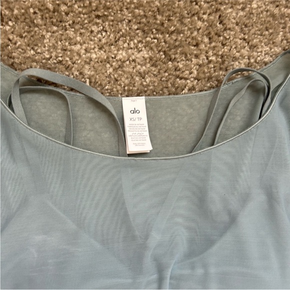 ALO Yoga Women's Light Blue Long Sleeve Crop Top - Picture 4 of 5